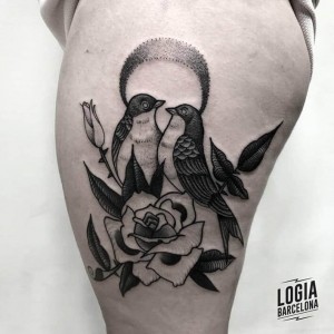 tatuaje-nalga-pajaros-logia-barcelona-julio-herrero     